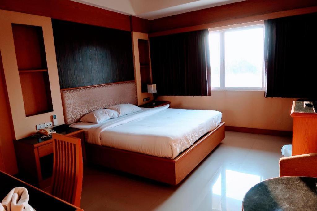 The Rich Hotel Nonthaburi Zewnętrze zdjęcie
